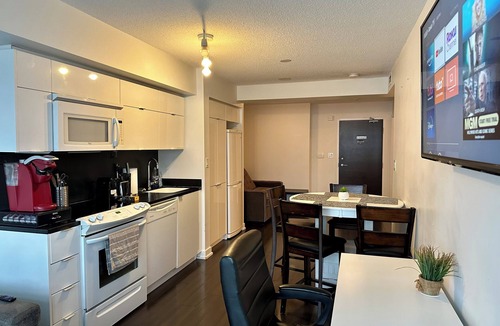 Bathurst Quay Apartment | Modern Suite with King Bed