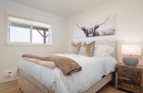 Philipsburg House | Modern Suite with Panoramic Views