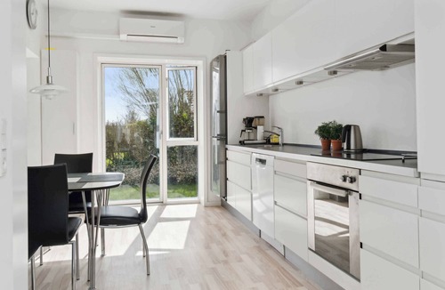 Frolunde House | Modern summer house with fantastic skylight
