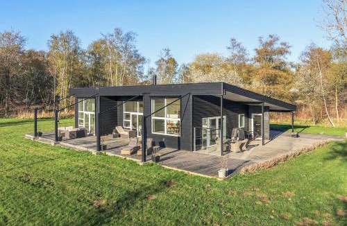 Vejby House | Modern Summer House With Private Forest In Vejby