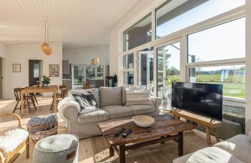 Vejby House | Modern Summer House With Private Forest In Vejby