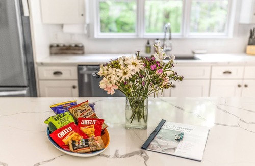 Sunapee House | Modern Sunapee Cottage - Hilltop Hideaway