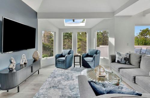 Marine Terrace House | Modern Sunlit Coastal Retreat
