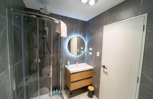 Sunnyhills House | Modern Sunnyhills Town House