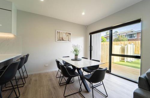 Sunnyhills House | Modern Sunnyhills Town House