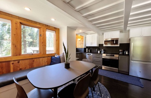 Pineland Cabin | Modern Sunnyside Cabin-Updated, charming, 2 bedroom, 2 bath