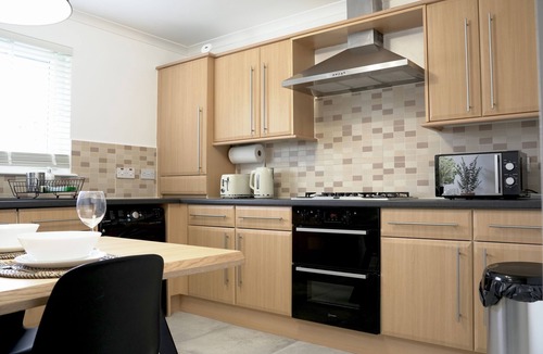 Coatbridge Apartment | Modern Sunnyside Penthouse