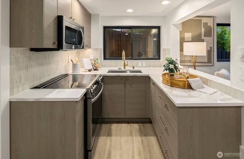 Sunset Hill Apartment | Modern Sunset Hill Guesthouse with Sauna