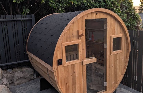 Sunset Hill Apartment | Modern Sunset Hill Guesthouse with Sauna