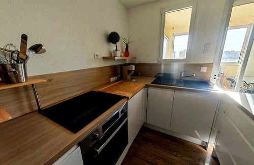 Le Port Apartment | Modern T2 with Air Conditioning, Wifi, Parking - 2/4 people