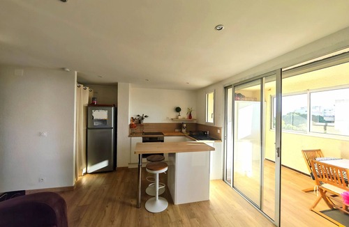 Le Port Apartment | Modern T2 with Air Conditioning, Wifi, Parking - 2/4 people