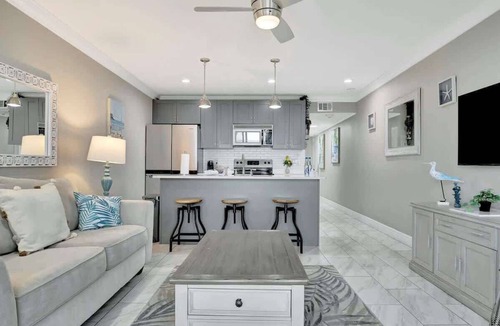 Rocky Point Apartment | Modern Tampa Waterfront Condo | Heated Pool & Bar!