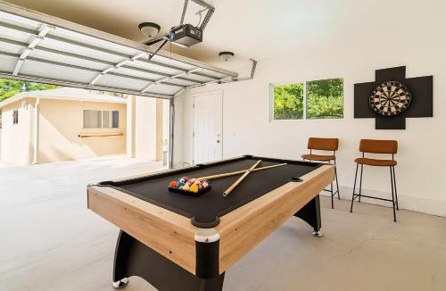 Tarzana House | Modern Tarzana Poolside Retreat
