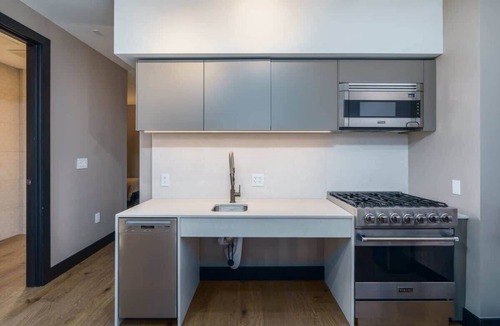 Berkeley Hotel | Modern Tennyson St Flat w/Luxe Finishes & Bedding