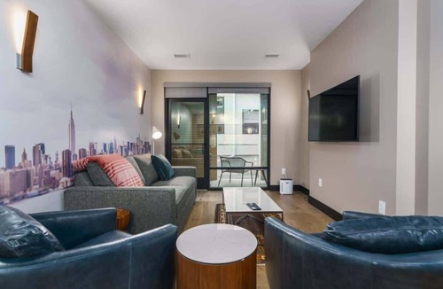 Berkeley Hotel | Modern Tennyson St Flat w/Luxe Finishes & Bedding