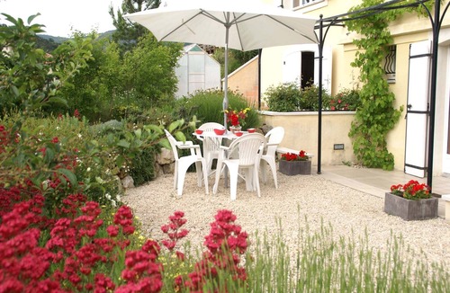 Montbrun-les-Bains Apartment | Modern Terrace Stay Montbrun