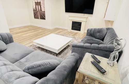Thorold House | Modern Thorold Apt w/Pool Table