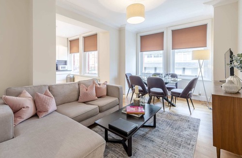 Ravenscourt Park Apartment | Modern Three Bedroom Apartment in Hammersmith