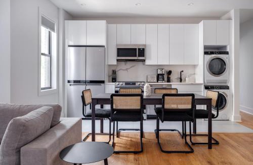 Greenpoint Apartment | Modern Three Bedroom Brooklyn Condo-Hotel