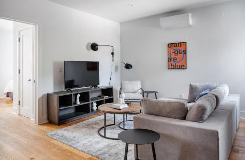 Greenpoint Apartment | Modern Three Bedroom Brooklyn Condo-Hotel