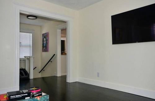 Stoneham Apartment | Modern Three Bedroom Condo - Boston