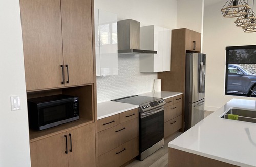Northwest Cove House | Modern three bedroom with Panoramic Oceanview