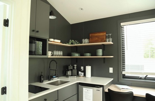Milroy Cabin | Modern Tiny Home 26/With Hot Tub!