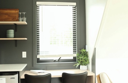 Milroy Cabin | Modern Tiny Home 28 w/Hot Tub!