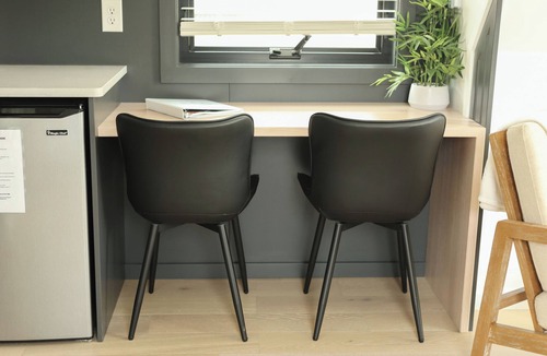 Milroy Cabin | Modern Tiny Home 28 w/Hot Tub!