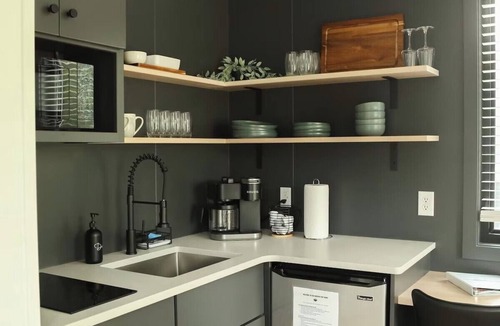 Milroy Cabin | Modern Tiny Home 29 w/Hot Tub!