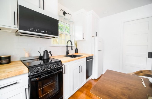 Statesboro Apartment | Modern Tiny Home! Minutes from Downtown!