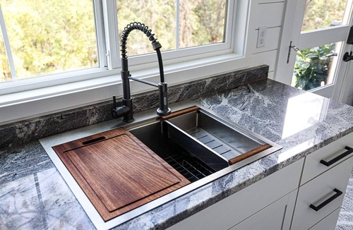 Shady Cove Cabin | Modern Tiny House in the Woods w/Hot Tub