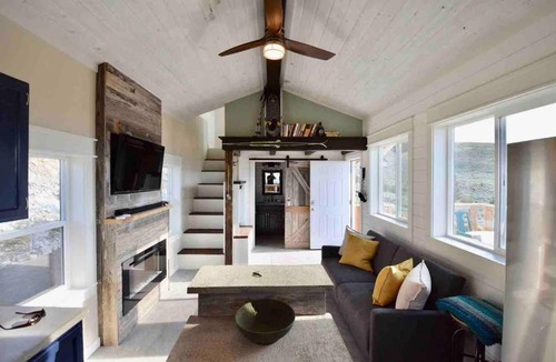 Stevensville House | Modern Tiny House With Spectacular Views