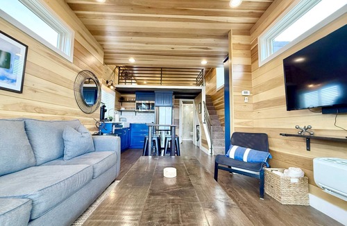 Escalante House | Modern Tiny Loft Near Grand Staircase, Utah Views!