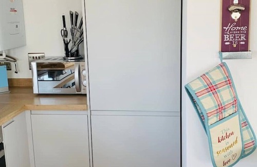 Weston-super-Mare Apartment | Modern top floor apartment with panoramic sea view