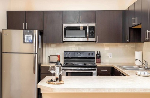 Westerville Apartment | Modern Top-Floor 1BR Near Data Centers | Monthly
