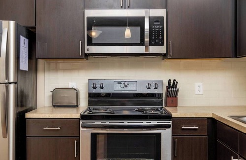 Westerville Apartment | Modern Top-Floor 1BR Near Data Centers | Monthly