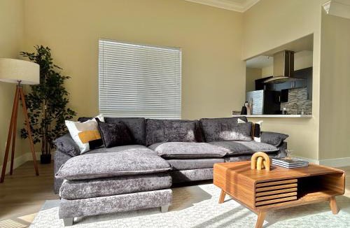 Del Rey Apartment | Modern Top Floor 3BD 3BA Condo Marina del Rey