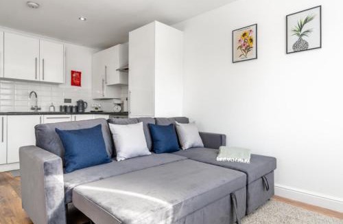 Watford Apartment | Modern Top Floor Apartment
