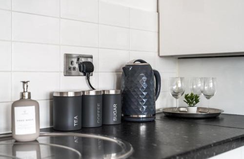 Watford Apartment | Modern Top Floor Apartment