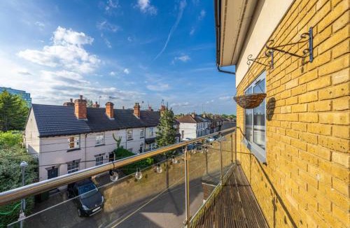 Watford Apartment | Modern Top Floor Apartment