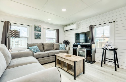 Surfside Beach House | Modern, top-floor home with beach access & grill - snowbird- & dog-friendly