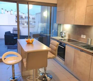 Roquebrune-Cap-Martin Apartment | Modern Top-Floor Apartment with Terrace, AC & Free Private Secured Parking