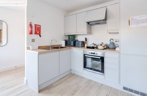 Basingstoke Apartment | Modern Town Center Apartment | FREE PARKING