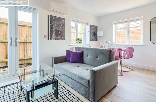 Basingstoke Apartment | Modern Town Center Apartment | FREE PARKING