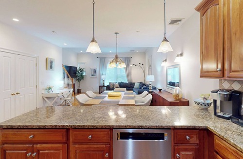 Brookline House | Modern Townhome - Boston Vacation with 2 Bath, Parking and a Deck