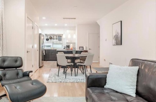 South Beacon Hill House | Modern Townhome in Beacon Hill w/AC by Light Rail
