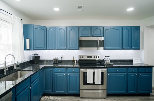 Lynchburg House | Modern townhome in Lynchburg! 3 bed 2.5 bath Only minutes from everything! Cozy!