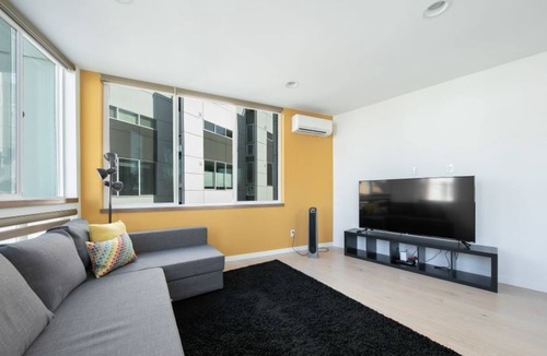 Squire Park House | Modern Townhome in Seattle’s Central District with Rooftop