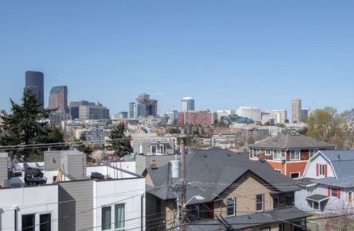 Squire Park House | Modern Townhome in Seattle’s Central District with Rooftop